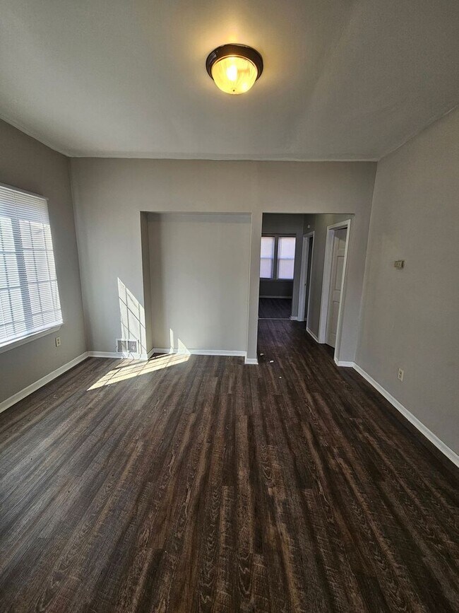 Foto del edificio - 2135-2137 N 44th St. (Duplex)
