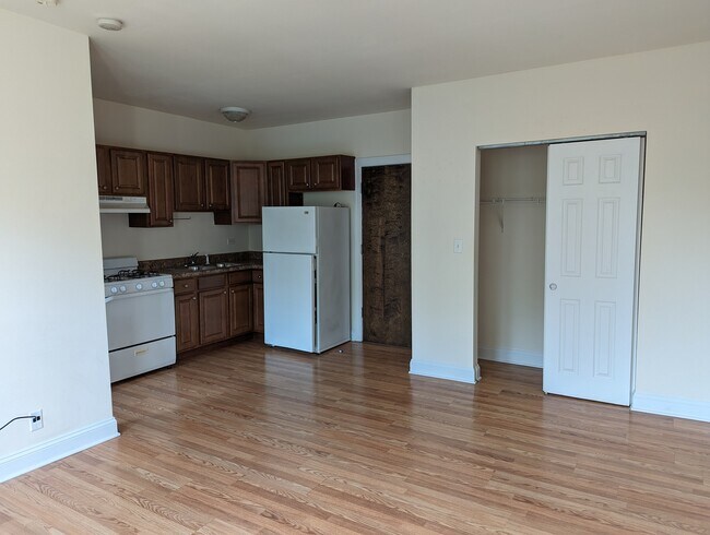 Building Photo - 2600 N Kimball Ave