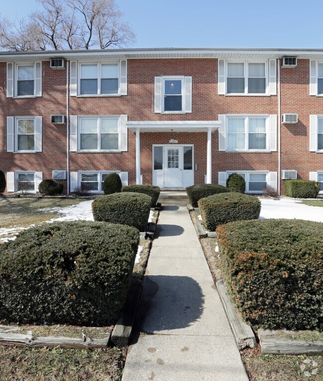 Building Photo - 1062 S York Rd