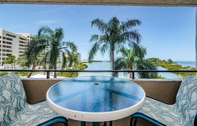 Foto del edificio - 6035 Sea Ranch Dr