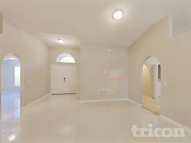 Foto del edificio - 7396 Prosperity Park Rd N