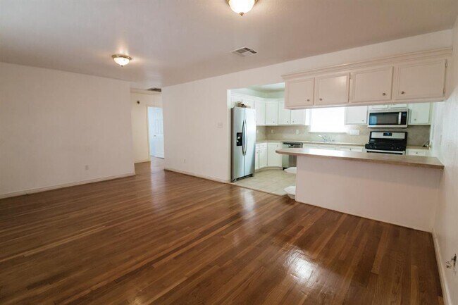 Building Photo - 3606 Florinda St