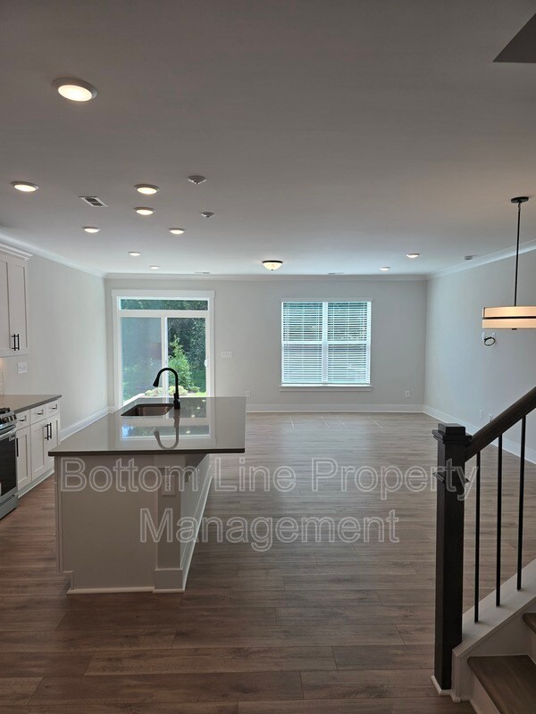 Foto del edificio - 111 Viburnum Rd