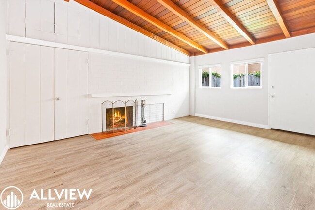 Building Photo - 311 Avenida Santa Barbara