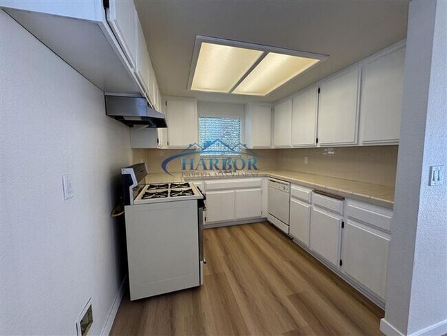 Foto del edificio - 961 W 1st St