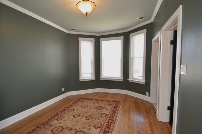 Building Photo - 1327 Grove Ave