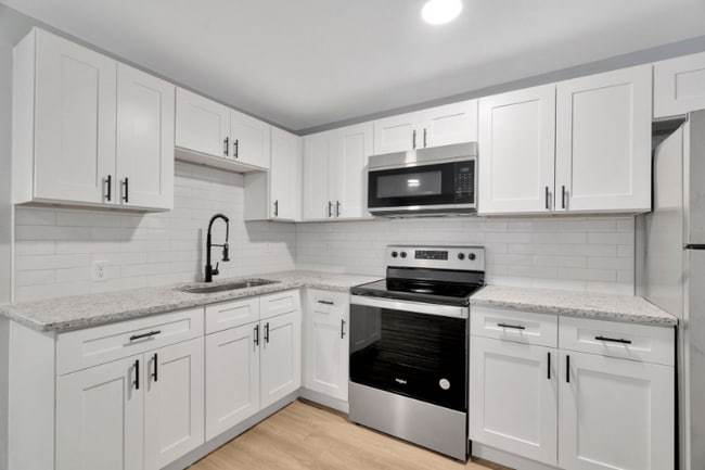 Photo - 8112 N Mulberry St Apartment