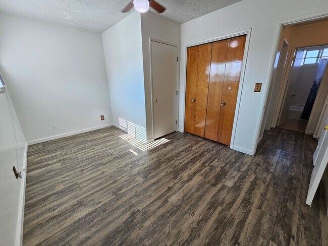 Building Photo - 1064R
