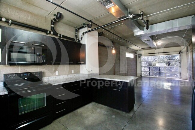 Building Photo - 675 S Roosevelt St