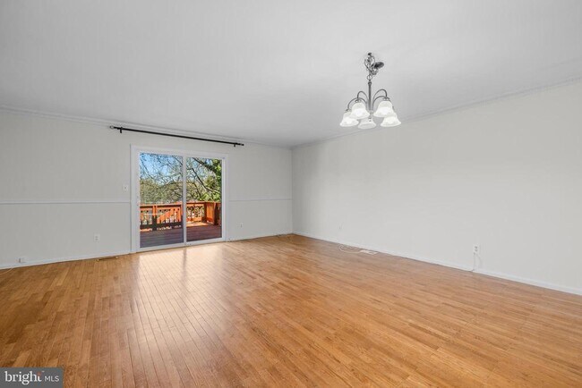 Foto del edificio - 1095 Travis Ln