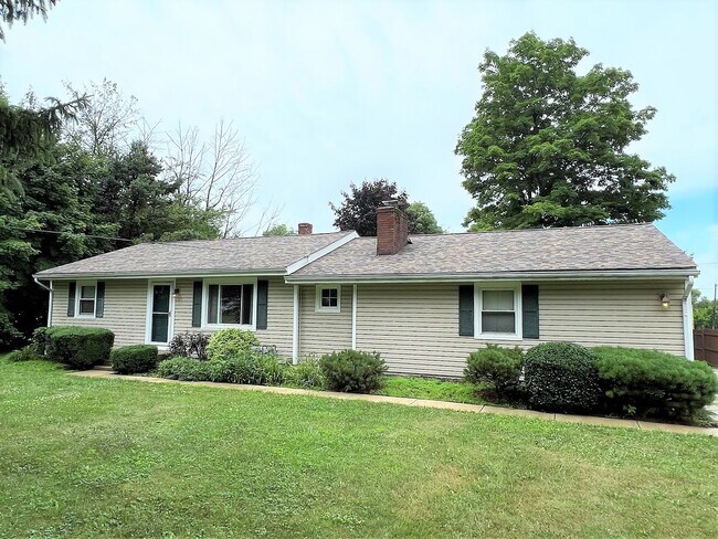 Building Photo - 2526 Amelia Dr