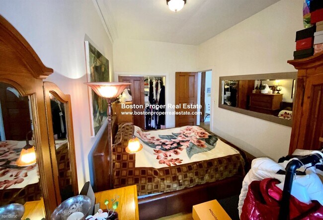 Building Photo - 1 br, 1 bath  - 455 Beacon St Apt 3A