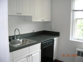 Building Photo - 734 North Terrace