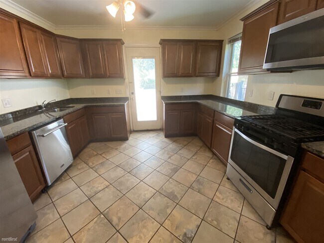 Building Photo - 4 br, 2 bath House - 414 S 1st St