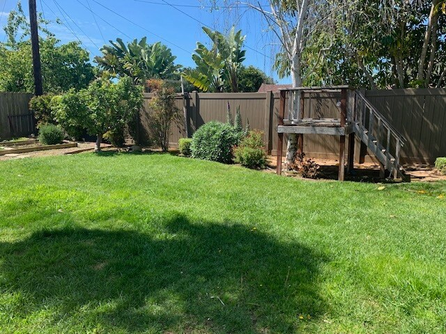 Beautifully landscaped backyard - 5031 San Julio Ave