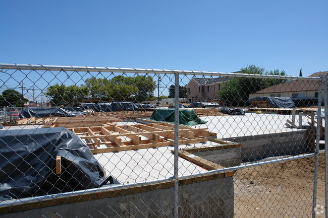 Building Photo - 1705 Palm Ave