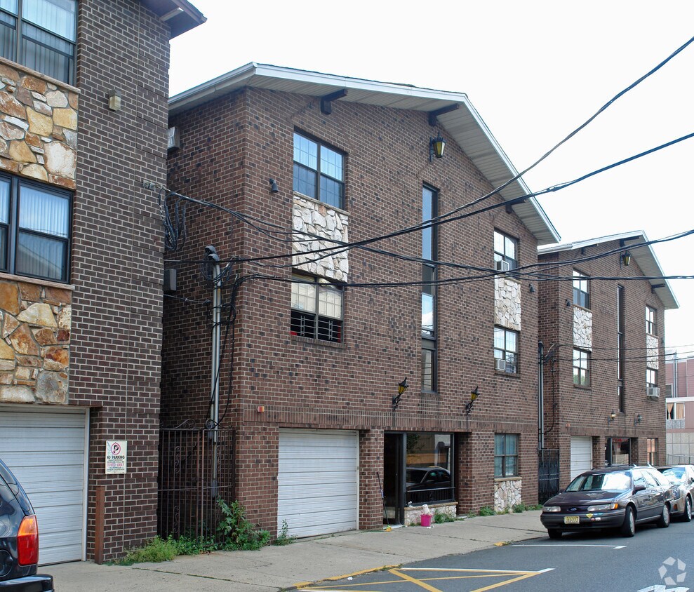 141145 71st St, Guttenberg, NJ 07093 Apartments in Guttenberg, NJ