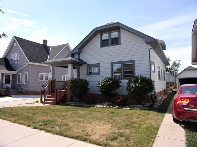Building Photo - 1217 Augusta St