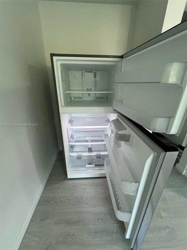 Foto del edificio - 1831 NE 56th St