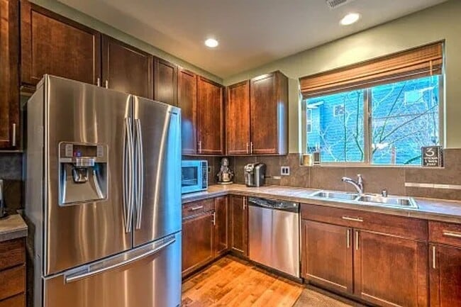 Foto del edificio - Stylish & Updated Home – 3BR/205BA, AC, Ne...