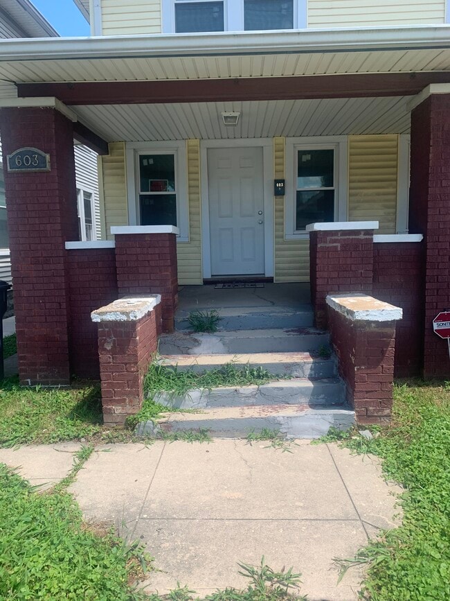 Building Photo - 603 N Rural st