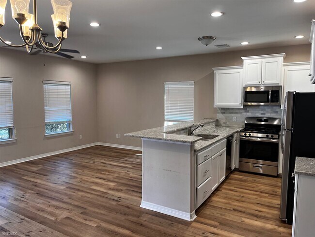Building Photo - 3 br, 3.5 bath Duplex - 204 Luther St Apt ...