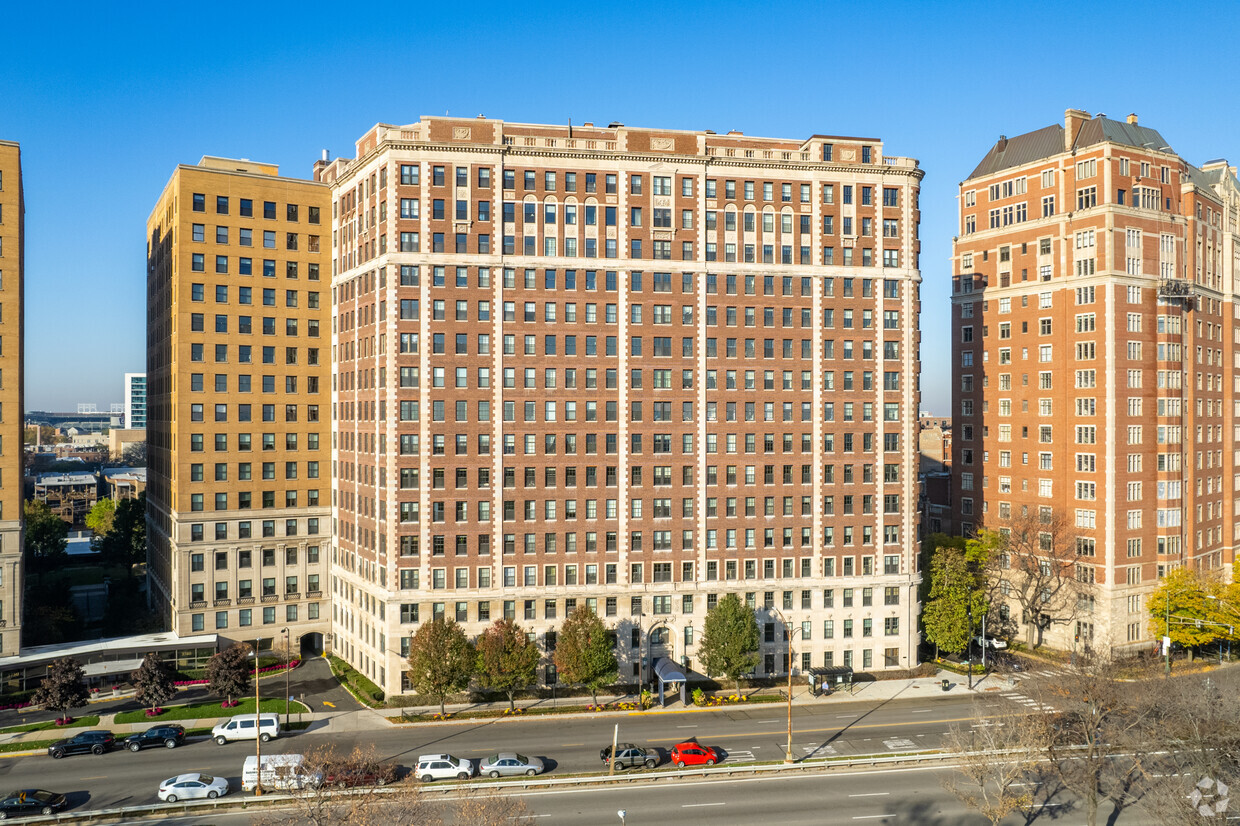 Primary Photo - 3750 N Lake Shore Dr