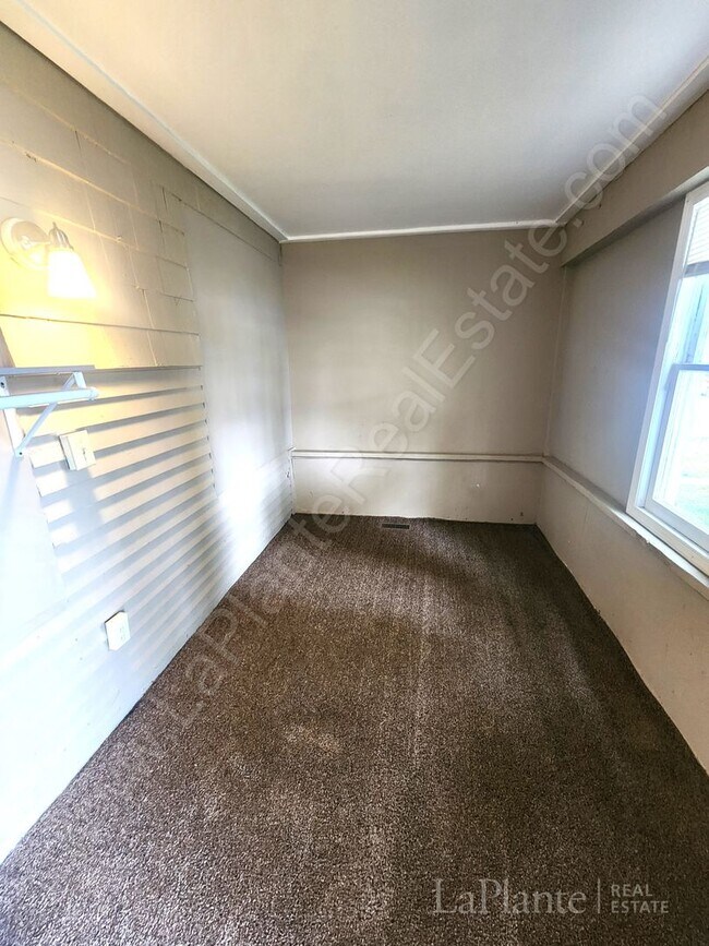 Building Photo - Two Bedroom Home for Rent