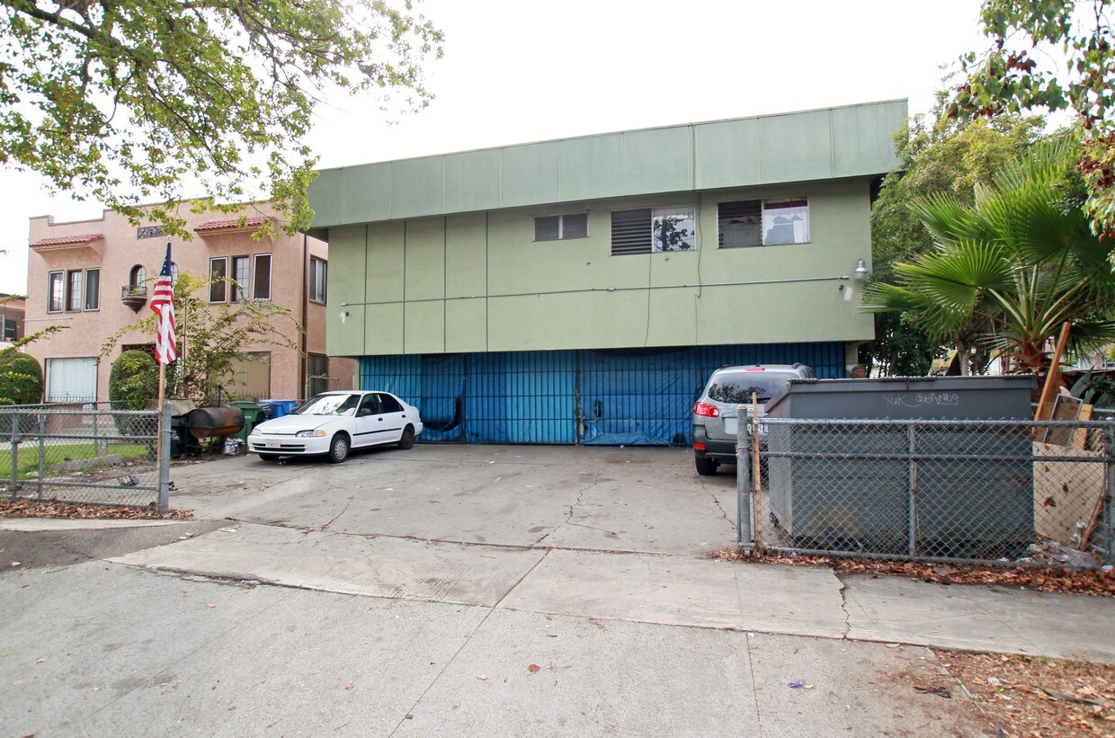 Primary Photo - 2402-2404 2nd Ave