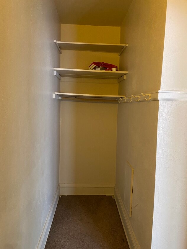 Closet - 211 N Schuyler Ave