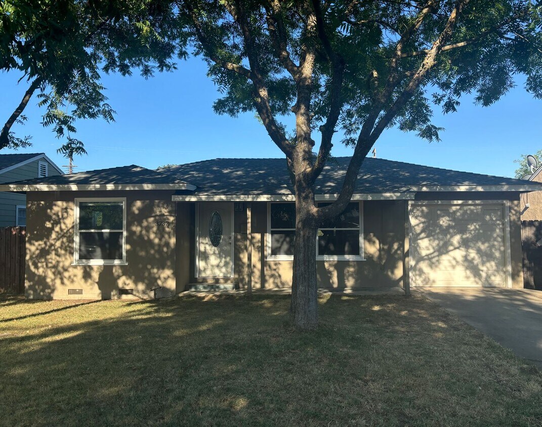 Cute As A Bug 2/1 House! HUGE Backyard! ... - Cute As A Bug 2/1 House!  HUGE Backyard!  ...