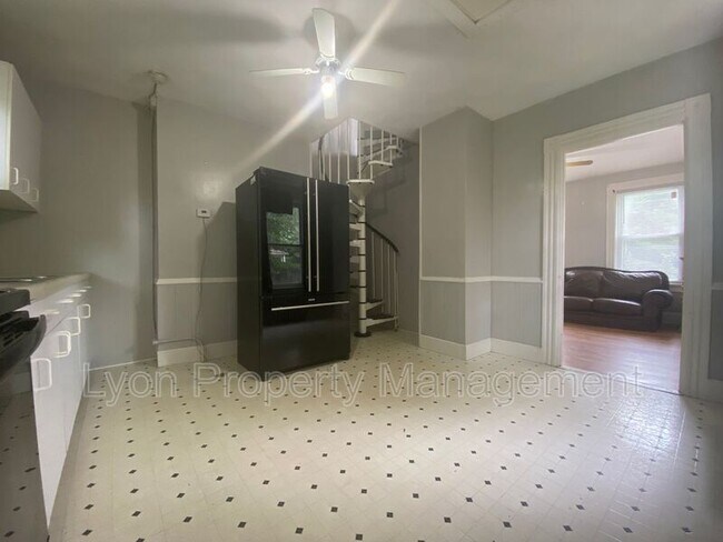 Foto del edificio - 331 Log Rd