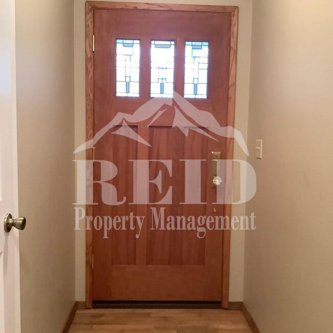 Building Photo - Central Kitsap Rambler 3 Bed 1.5 Bath 2 car garage