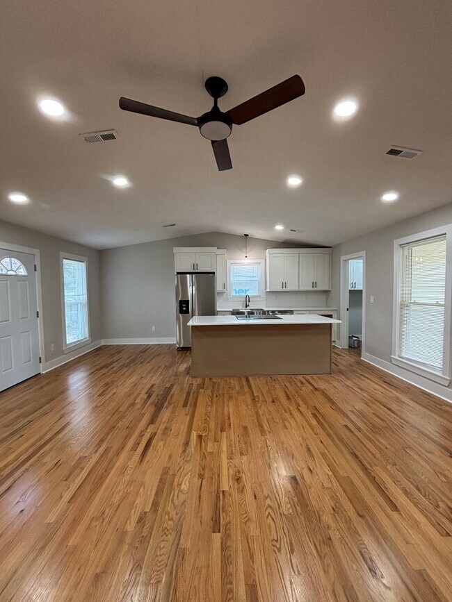 Building Photo - 414 Indian Trail