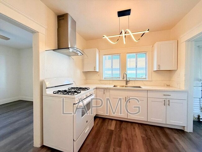 Photo - 1910.5 Daly St House