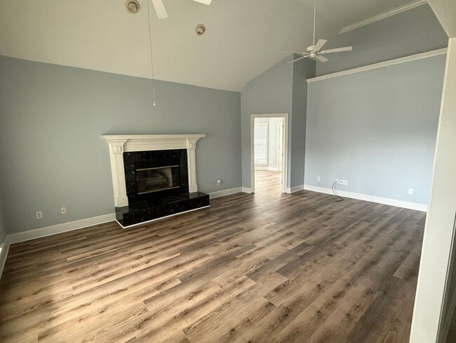 Building Photo - 3 Bedroom 2 bath in The Cape- Community Pool.