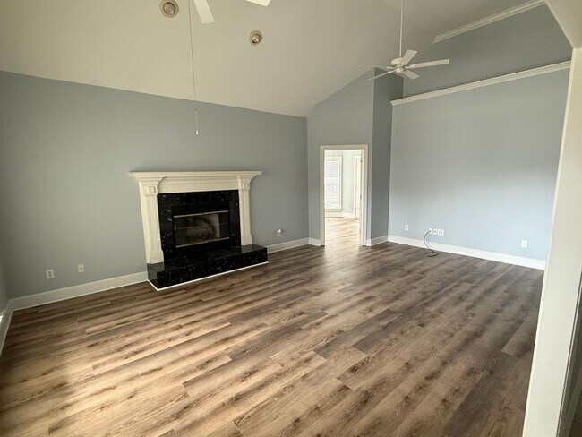 Foto del edificio - 3 Bedroom 2 bath in The Cape- Community Pool.