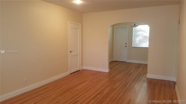 Foto del edificio - 815 W 40th St