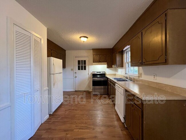 Foto del edificio - 236 Ramona Dr