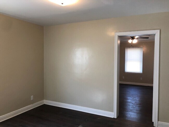 Building Photo - Nice 3 Bedroom One Bath Home in South Louisville