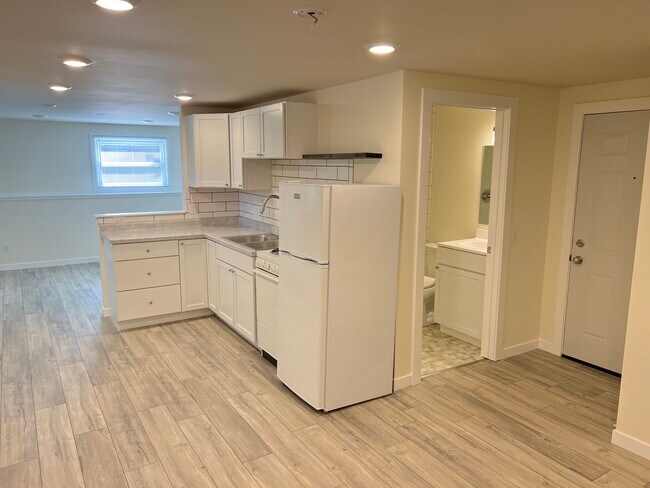 Foto del edificio - 6118 Strathmore Ln