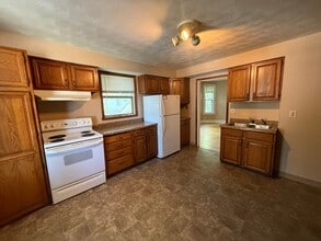 Building Photo - 719 Edmund Ave W