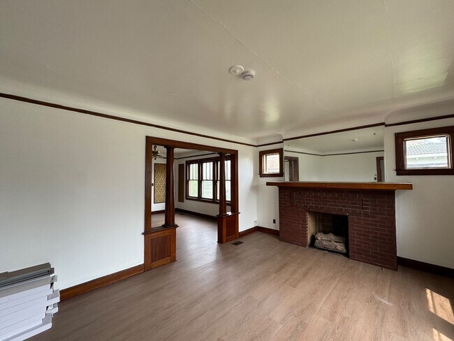 Foto del edificio - 11125 Cloverlawn Ave