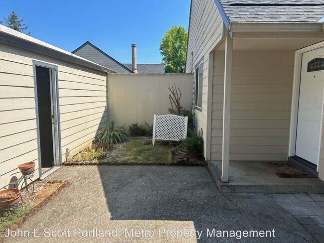 Building Photo - 2 br, 2 bath House - 220 NE Village Squire...