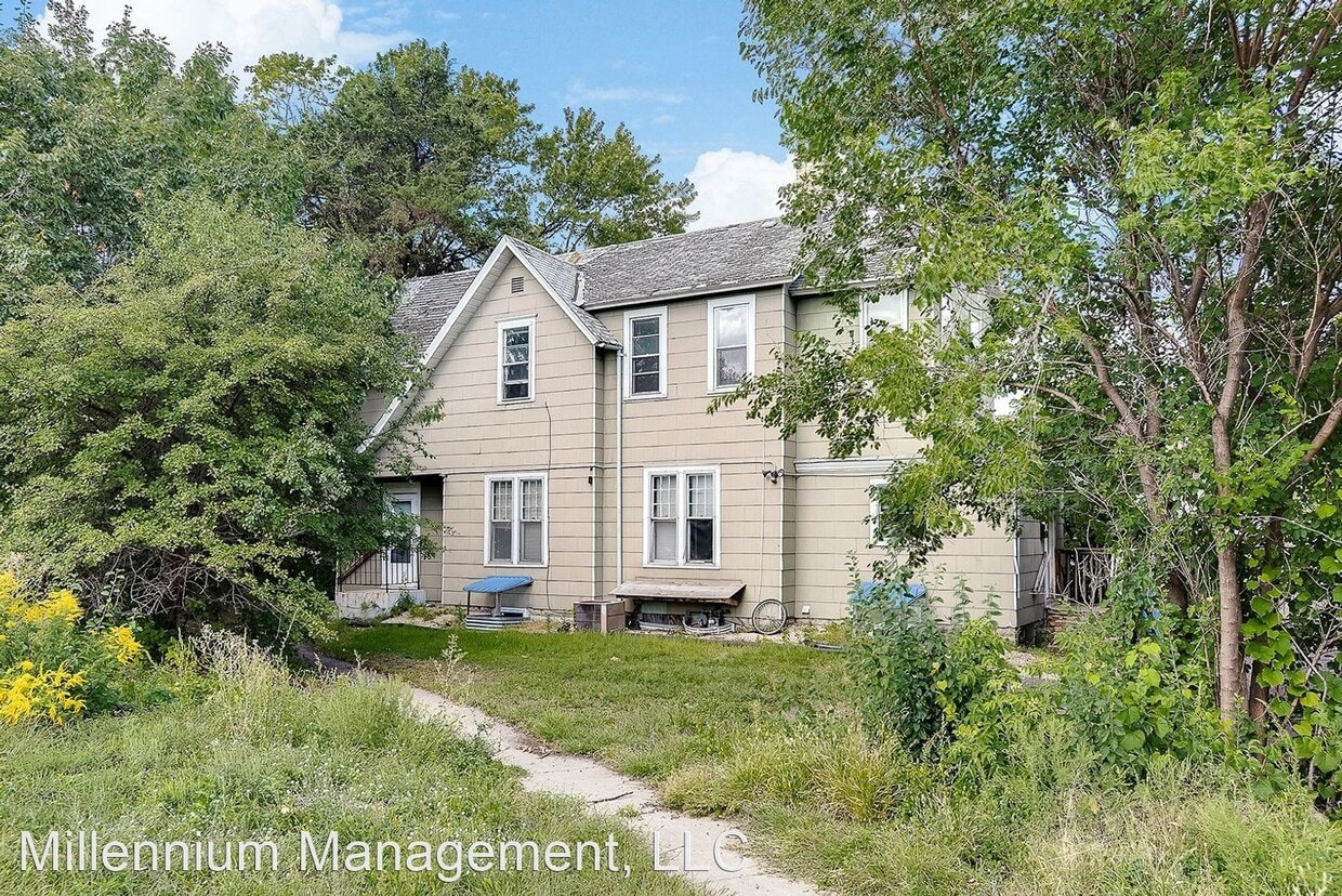 Primary Photo - 6 br, 2 bath House - 911 E River Road