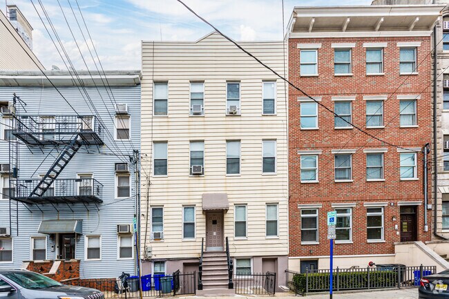 Building Photo - 305 Monroe St
