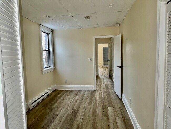 Building Photo - 207 15th St