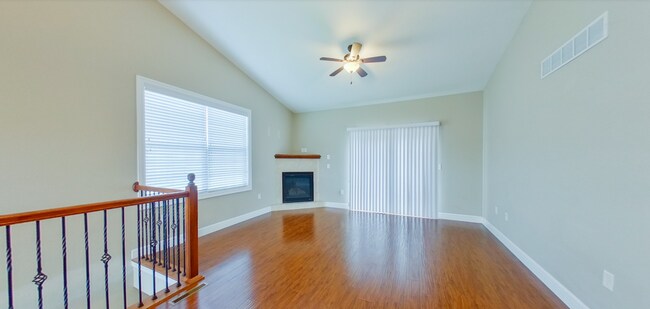 Building Photo - 3D Tour Available - 2-Car Garage + Stainle...