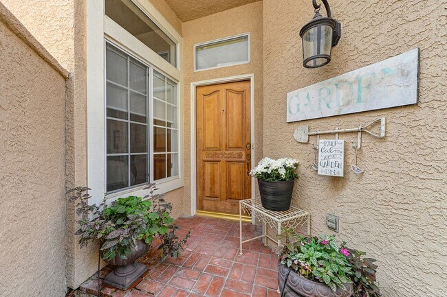 Building Photo - 5537 Cabrillo Way