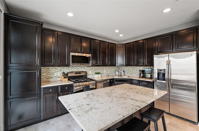 Foto del edificio - Gorgeous 3-Level Luxury Townhome in Upscal...